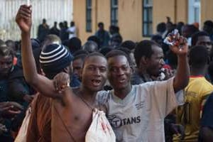 Des migrants subsahariens parvenus dans l’enclave espagnole de Melilla, le 18 mars 2014. © AFP
