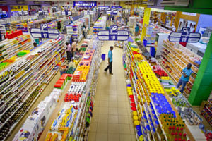 Le supermarché Nakumatt, à Kigali, au Rwanda. © Antonin Borgeaud/JA