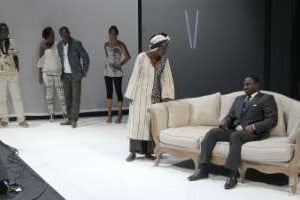 La ministre de la Culture (Odile Sankara) s’oppose au président (Moussa Sanou). © Victor Tonnelli, théâtre Nanterre Amandiers