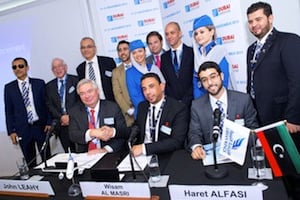 Wisam Al Masri (centre), président de Libyan Wings, lors de la signature d’un protocole d’accord avec Airbus. © Airbus