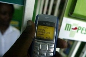 M-Pesa génère 143 millions de dollars de revenus, soit 18% du chiffre d’affaires global de Safaricom. © AFP