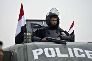 Un policier anti-émeute égyptien. © AFP