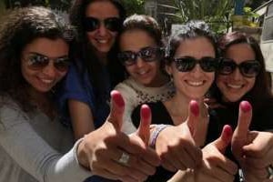 Des Tunisiennes ayant exercé leur droit de vote, en novembre 2011. © AFP