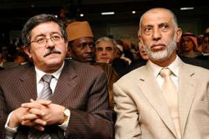 Ahmed Ouyahia (à g.) et Abdelaziz Belkhadem, deux « ex » de retour au sérail. © DR