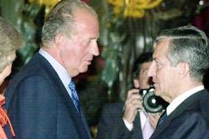 Juan Carlos et Adolfo Suárez premier chef du gouvernement de l’après-franquisme (en 2002). © DE/EFE AGENCIA/SIPA