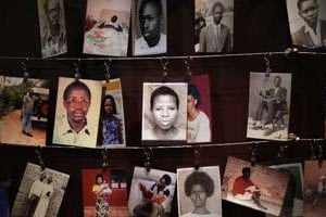 Des photos des victimes sont exposées au mémorial du génocide, à Kigali. © CHIP SOMODEVILLA / AFP