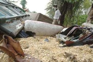 Un wagon accidenté le 4 août 2007 en RDC à Ndenga Mongo. © AFP