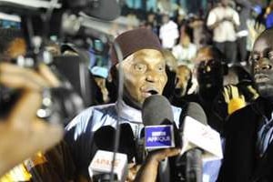 Abdoulaye Wade au siège de son parti après son retour le 25 avril 2014 à Dakar. © AFP