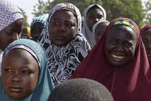 Des mères de jeunes lycéennes kidnappées à Chibok dans l’Etat de Borno, le 22 avril. © Reuters