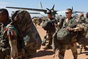 Les troupes de l’opération Serval cantonnées près de Bamako comptent 500 hommes. © AFP