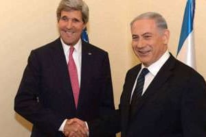 John Kerry, ici avec Benyamin Netanyahou en janvier, semble sur le point de baisser les bras. © POOL / ANADOLU AGENCY / AFP
