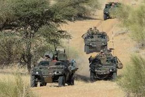 Un convoi de militaires français au Mali. © AFP