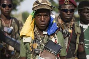 Des miliciens anti-balaka à Bangui. © AFP