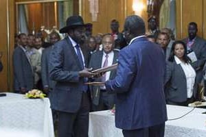 Salva Kiir et Riek Machar le 9 mai 2014 à Addis Abbeba. © AFP