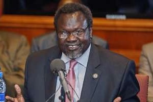 Le chef rebelle Riek Machar lors d’une conférence de presse le 12 mai 2014 à Addis-Abeba. © AFP