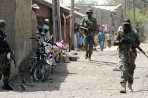 Des soldats de l’armée nigériane en patrouille dans le nord-est du Nigeria. © Reuters