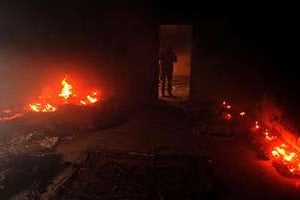 Incendié d’un immeuble abritant la milice Ansar al-Sharia à Benghazi, le 25 novembre 2013. © AFP