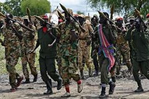 Des membres de l’armée démocratique du Soudan du Sud à Gumuruk le 13 mai 2014. © AFP