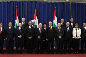 Le nouveau gouvernement palestinien le 2 juin. © AFP