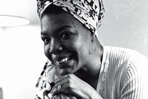 Maya Angelou présentant son récit autobiographique en 1971. © AP/Sipa
