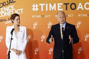Angelina Jolie et William Hague lors du sommet, le 10 juin. © Reuters