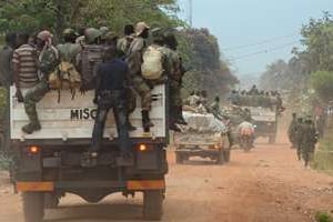 Des anciens membres des milices Séléka près de Bangui, le 28 janvier 2014. © AFP