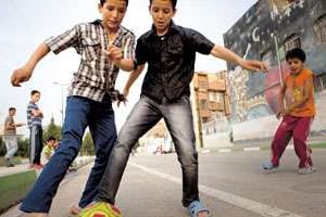 Les éditeurs parient sur le football à destination des jeunes. © Rue du Monde