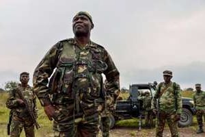 Des soldats de RDC patrouillent à Kimbumba, à 5 km de la frontière avec le Rwanda, le 13 juin. © AFP