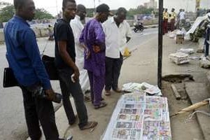 Vente de journaux à Lagos. © Pius Utomi Ekpei
