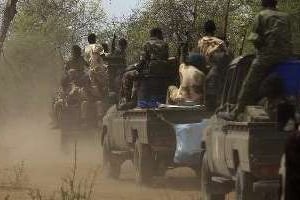 Des soldats des forces gouvernementales soudanaises à 20 km de la capitale du Kordofan-Sud. © AFP