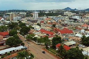 Express Union, dont le siège se trouve à Yaoundé, compte plus de 3 500 employés dans ses 657 agences opérationnelles d’Afrique centrale. © Henri Ikori/Wikimedia Commons