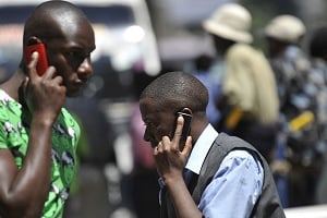 Au Togo, l’opérateur public Togocel et Moov (Etisalat) se partagent le marché des télécoms. © Simon Maina/AFP