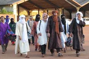 Des membres de groupes armés du nord du pays sont libérés, le 15 juillet 2014 à Bamako. © AFP