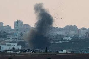 L’explosion d’un bâtiment de la bande de Gaza, vue de Sderot, mardi 15 juillet. © AFP/Jack Guez