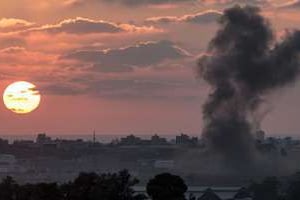 De la fumée au dessus de la bande de Gaza le 16 juillet 2014. © AFP