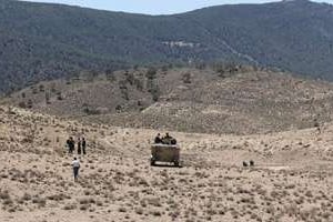 Des militaires tunisiens perdus dans l’immensité du Jebel Chaambi. © AFP
