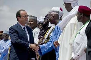 Le président François Hollande à son arrivée à Niamey le 18 juillet 2014. © AFP