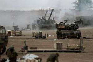 irs d’artillerie de l’armée isralienne le 25 juillet 2014 depuis la frontière avec la Bande de Gaz © AFP
