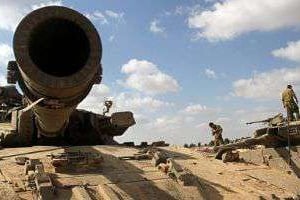 Soldats israéliens positionnés le 26 juillet 2014 le long de la frontière avec la Gaza. © AFP