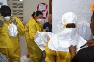 Le 24 juillet 2014 à l’hôpital ELWA de Monrovia au Liberia. © AFP