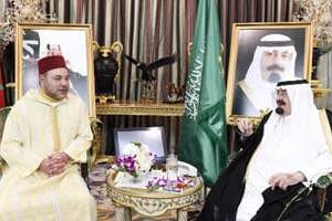 Le roi du Maroc Mohammed VI (g) et le roi d’Arabie Saoudite Abdullah Bin Abdulaziz, le 22 juillet. © AFP/Palais royal marocain