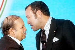 Abdelaziz Bouteflika et Mohammed VI, au sommet de la ligue arabe en mars 2005. © AMR Nabil/AP/Sipa