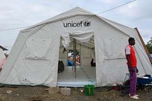 Une tente Unicef dédiée aux patients infectés avec le virus Ebola à Monrovia, le 12 août 2014. © AFP