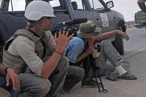 James Foley (à gauche) le 29 septembre 2011 à Sirte en Syrie. © AFP