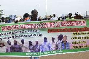 Des membres de l’opposition manifestent à Ouagadougou, au Burkina Faso le 23 août 2014. © AFP