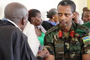 Tom Byabagamba, ancien chef de la garde présidentielle rwandaise à la Cour martiale de Kigali. © AFP