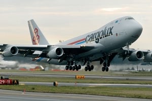 Cargolux, qui compte une flotte de 20 Boeing 747-400 et 747-8, dessert 90 destinations à travers le monde depuis son hub de l’aéroport de Luxembourg-Findel. © Cargolux