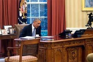 Obama au téléphone avec le roi Abdallah d’Arabie saoudite, le 10 septembre. © Charles Dharapak/AFP