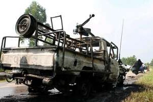 Les restes du camion qui transportait le colonel Mamadou Ndala, le 2 janvier 2014. © AFP