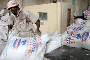 Après deux ans de difficultés, Tiger Brands estime encore possible d’améliorer la situation de Dangote Flour Mills. © Akintunde Akinleye/Reuters